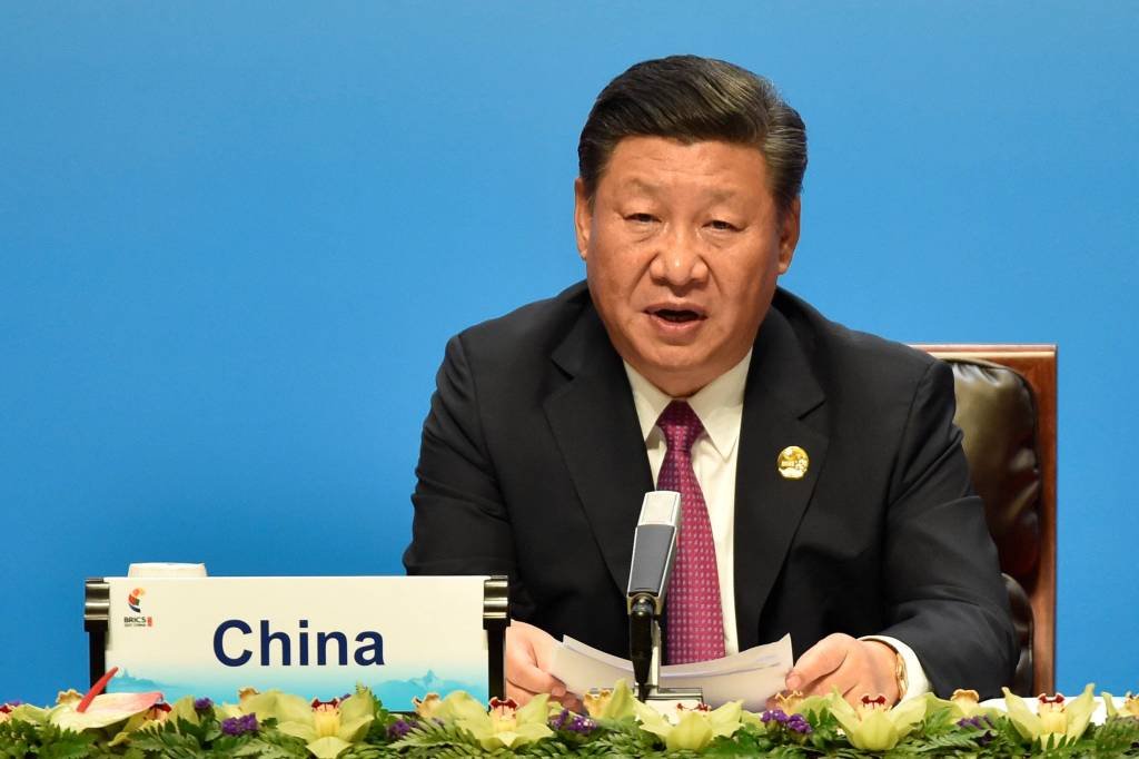 China estuda eliminação de limite de 2 mandatos para presidente