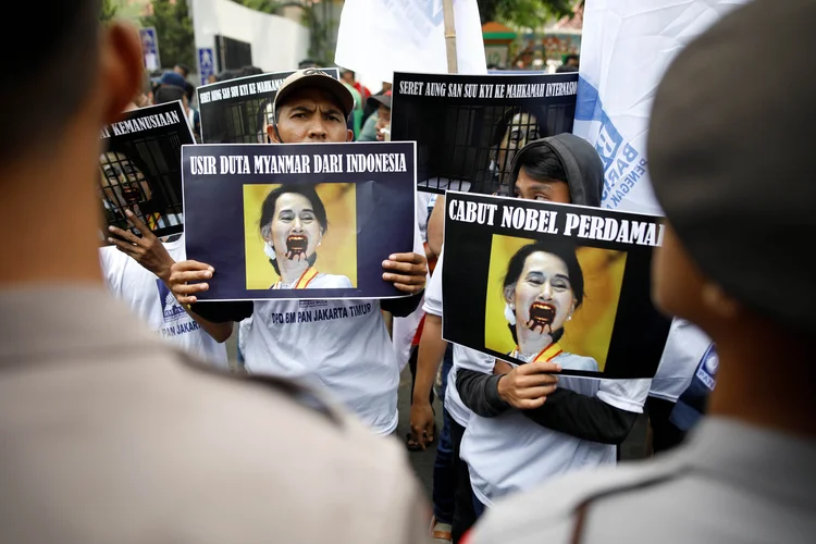 Aung San Suu Kyi está sendo pressionada por países com grandes populações muçulmanas a deter a violência em Mianmar (Darren Whiteside/Reuters)