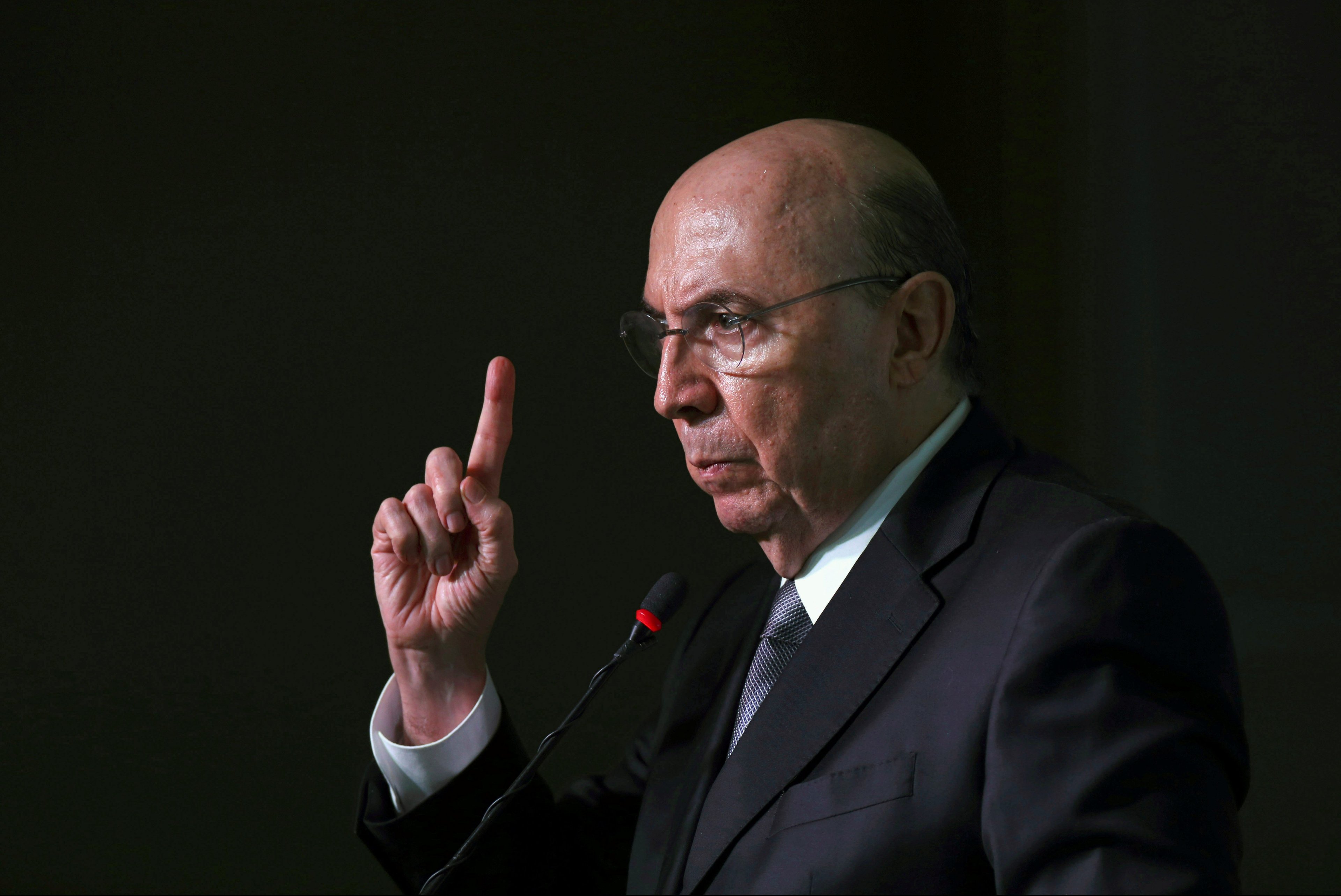 Refis aprovado frustrará arrecadação em R$3 bi, diz Meirelles