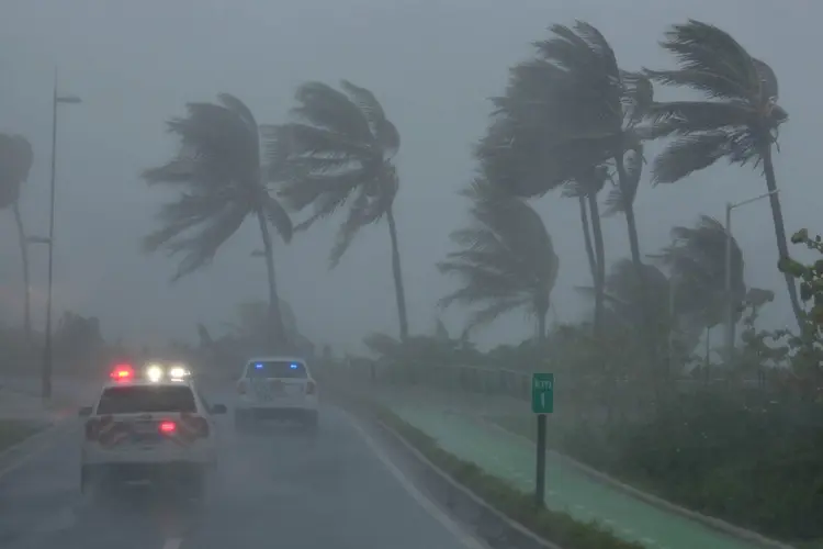 Furacões: "a latitude na que os ciclones alcançam sua intensidade máxima se deslocou em direção aos polos durante os últimos 35 anos" (Alvin Baez/Reuters)