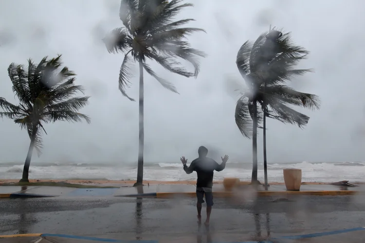 Furacão Irma: o Irma surge menos de duas semanas depois de o furacão Harvey passar com violência pelo Texas (Alvin Baez/Reuters)