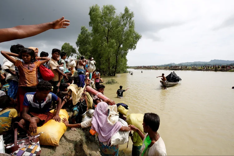 Rohingyas : Nos últimos anos o governo confinou mais de 100 mil rohingyas em campos onde têm acesso limitado a alimentação, remédios e educação. (Mohammad Ponir Hossain/Reuters)
