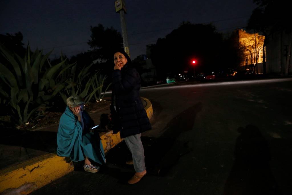 Sobe para 15 o número de mortos em terremoto no México
