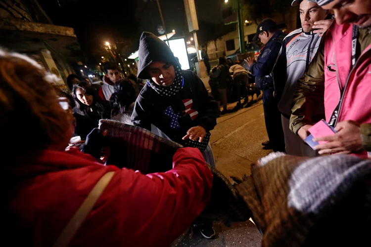 Pessoas nas ruas após forte terremoto: as mortes aconteceram pelo desmoronamento de uma casa na cidade de San Cristóbal de las Casas (Edgard Garrido/Reuters)