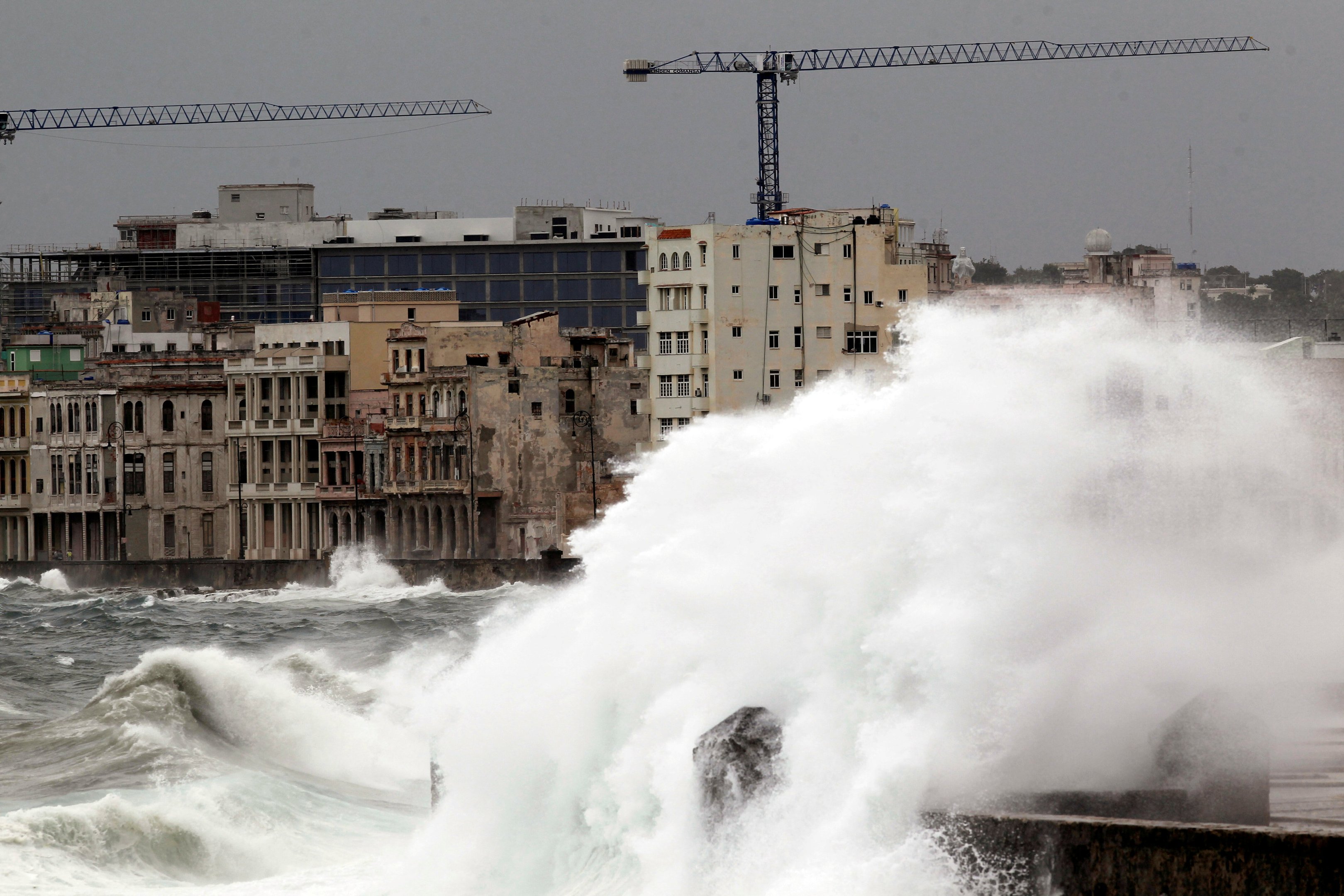 Ondas de até 11 metros provocadas pelo furacão Irma atingem Cuba