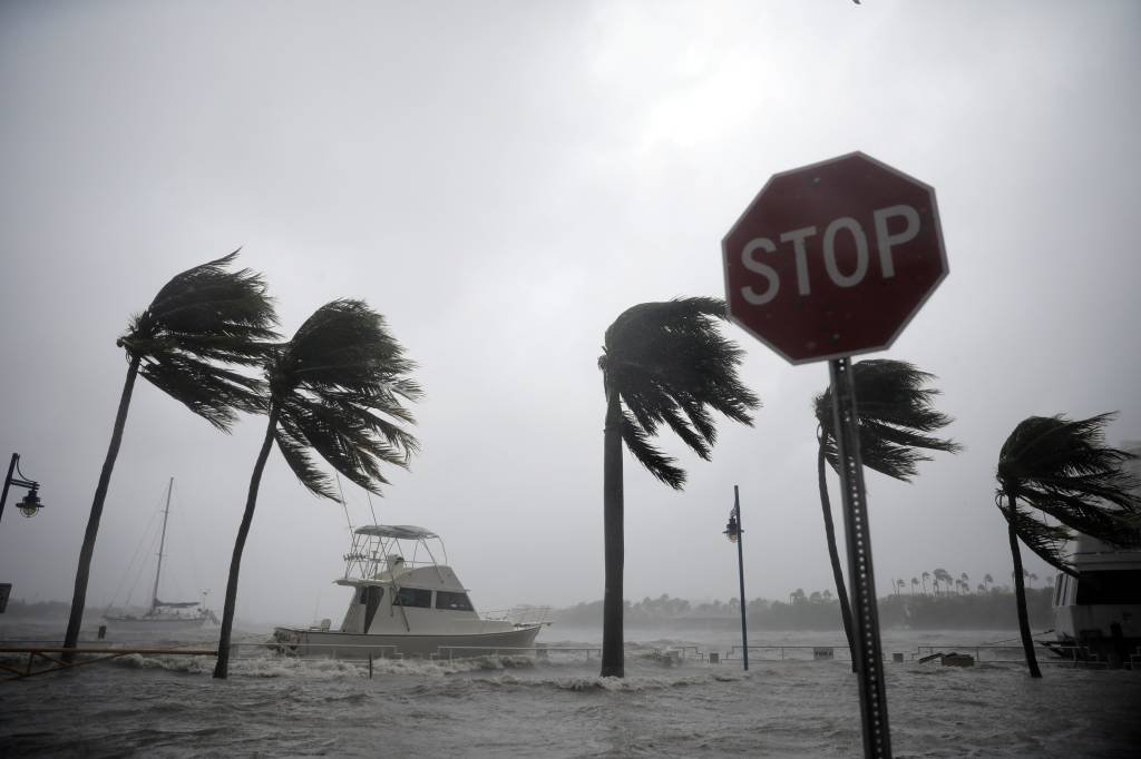 Aeroporto de Miami segue fechado após furacão Irma