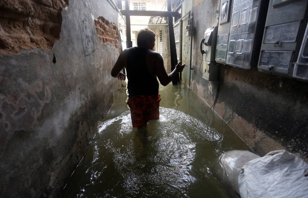 Furacão Irma deixa Havana debaixo d'água