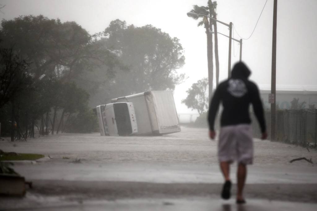 Irma deve perder força e se tornar depressão tropical na terça