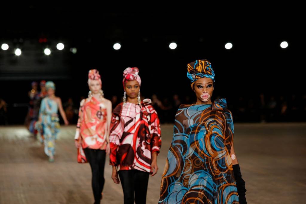 Marc Jacobs encerra Fashion Week de NY ecoando "Mil e Uma Noites"