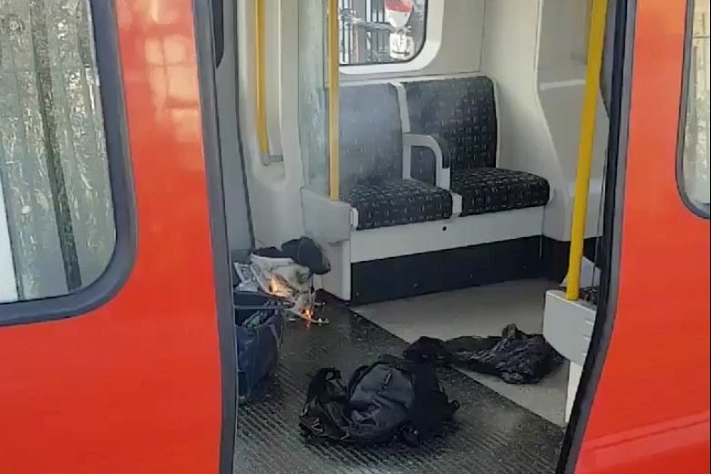 Explosão no metrô de Londres deixa 22 feridos