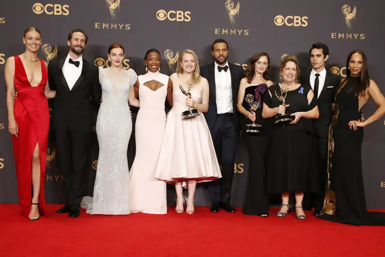 "The Handmaid's Tale" e a comédia política "Veep" levaram os principais prêmios do Emmy no domingo (Lucy Nicholson/Reuters)