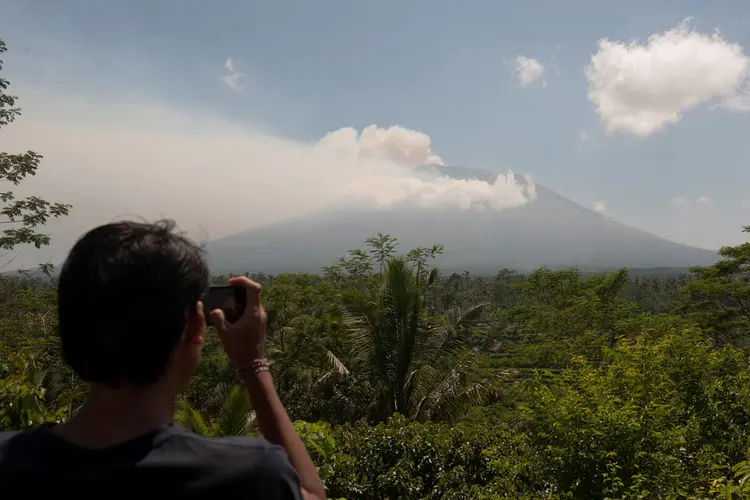 Indonésia tem cerca de 130 vulcões ativos, mais que qualquer outro país (Nyoman Budhiana/Reuters)