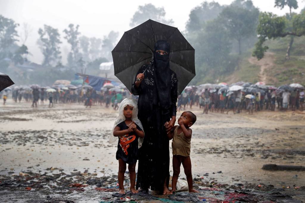 Manifestantes de Mianmar tentam barrar envio de ajuda a rohingyas