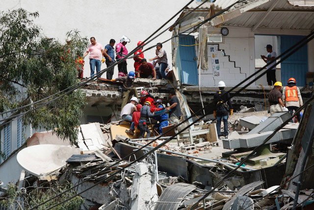 Número de mortos sobe para 355 após terremoto no México