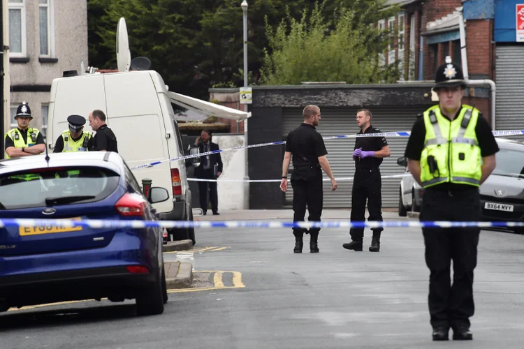Londres: a bomba caseira deixou 30 feridos e provocou um grande tumulto na estação (Rebecca Naden/Reuters)
