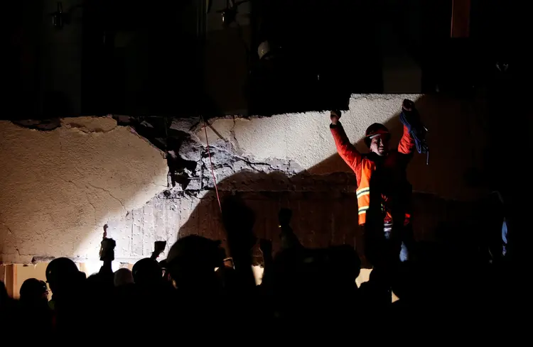 O terremoto deixou um saldo preliminar de 225 mortos (Carlos Jasso/Reuters)