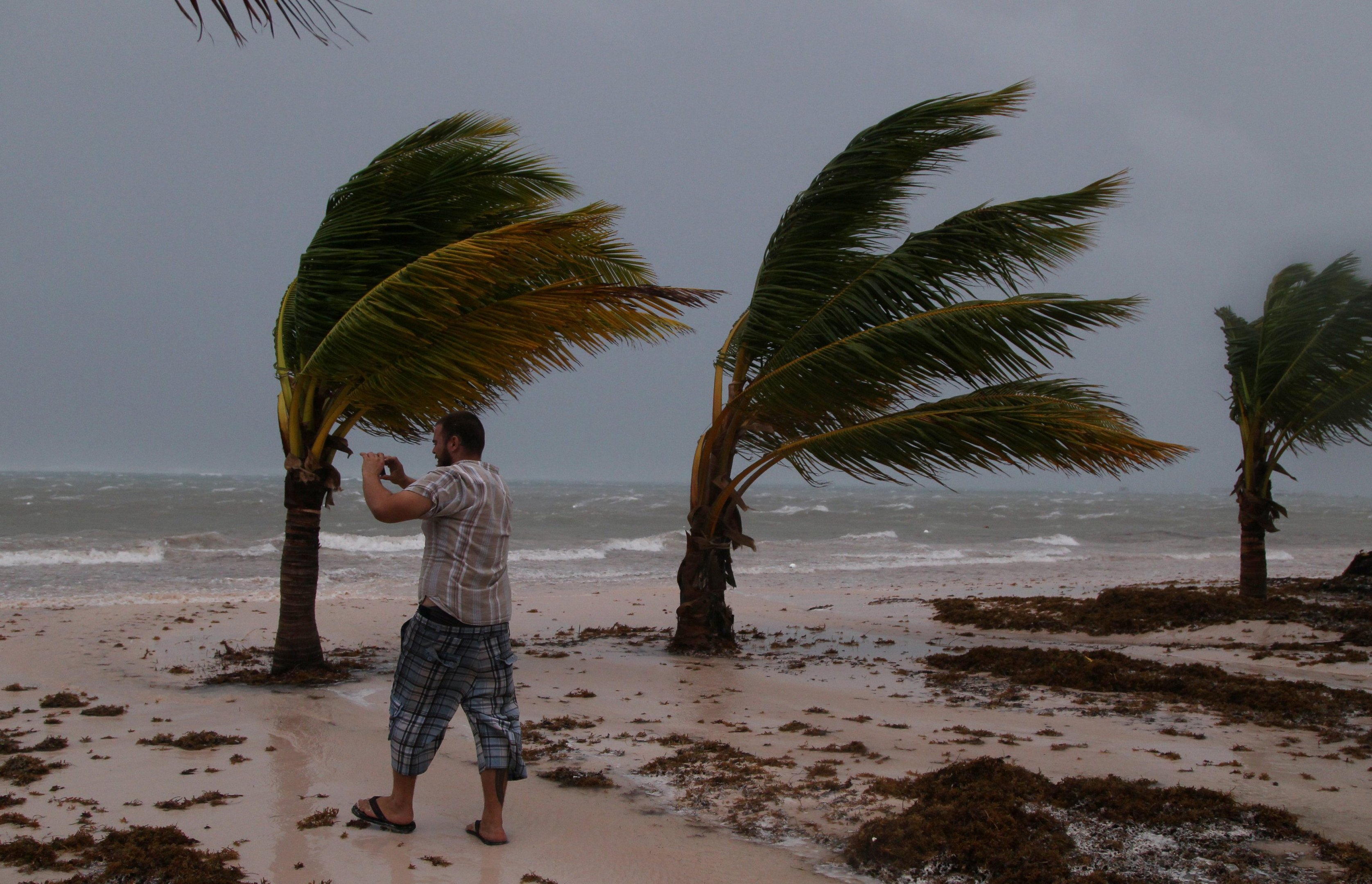 Maria ficará mais forte ao se afastar da República Dominicana