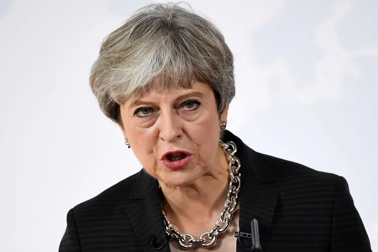 Theresa May: premiê rejeitou na segunda-feira um princípio de acordo com Dublin e Bruxelas para manter a fronteira aberta após o "Brexit" (Jeff J Mitchell/Reuters)
