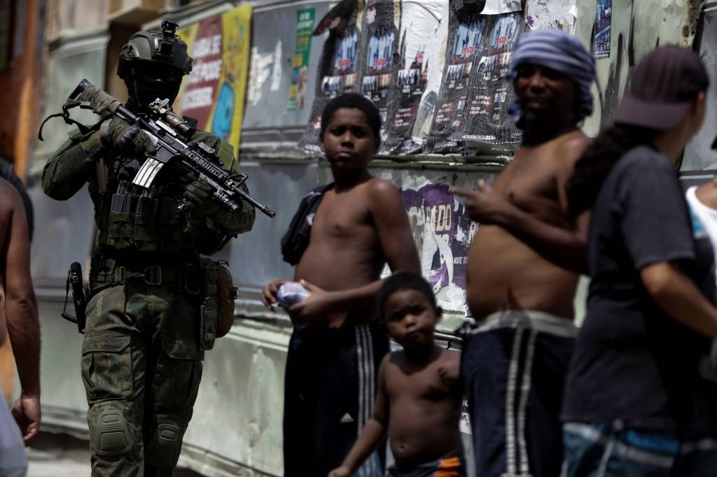 Confronto entre PM e criminosos deixa 3 mortos e 4 feridos no Rio