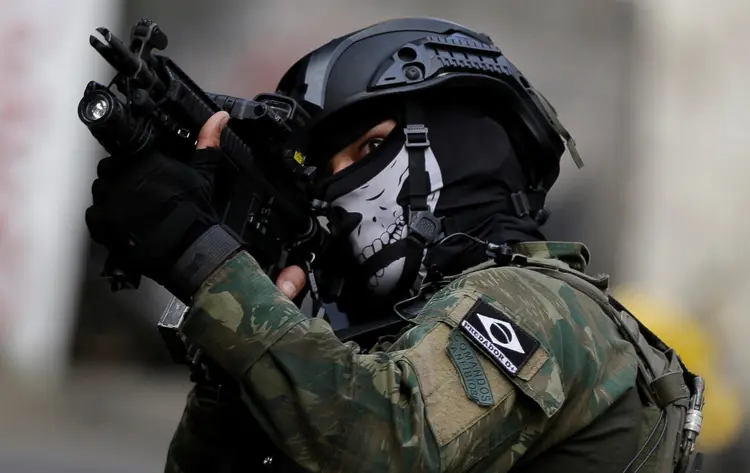 Membro das Forças Armadas (Bruno Kelly/Reuters)