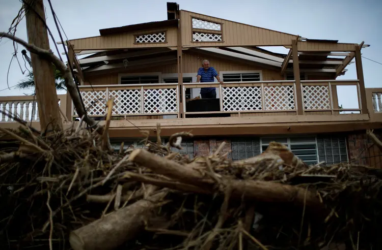 Porto Rico: apesar da escala da devastação, o governo diz que 64 pessoas morreram devido ao furacão (Carlos Garcia/Reuters)