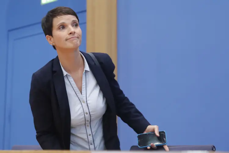 Frauke Petry: "decidi que não serei parte do grupo do AfD no Parlamento alemão, mas inicialmente serei um membro independente do Parlamento na câmara baixa" (Wolfgang Rattay/Reuters)