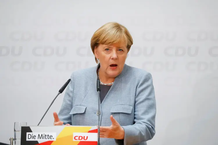 Angela Merkel: "eu acho que todos os partidos... têm uma responsabilidade de garantir que vai haver um governo estável" (Kai Pfaffenbach/Reuters)