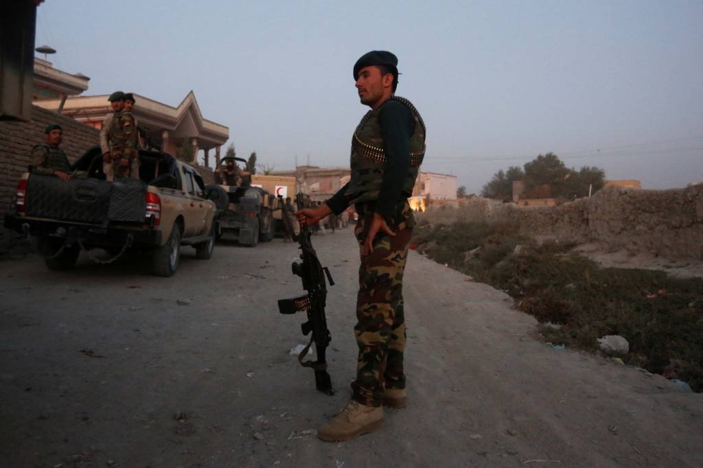 Carro-bomba mata ao menos 12 policiais no Afeganistão