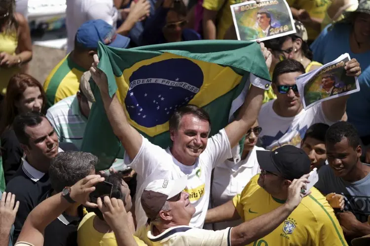 Jair Bolsonaro: "vamos flexibilizar muito o porte de arma no Brasil. Comigo não vai existir o politicamente correto. Vocês terão armas de fogo" (Ueslei Marcelino/Reuters)