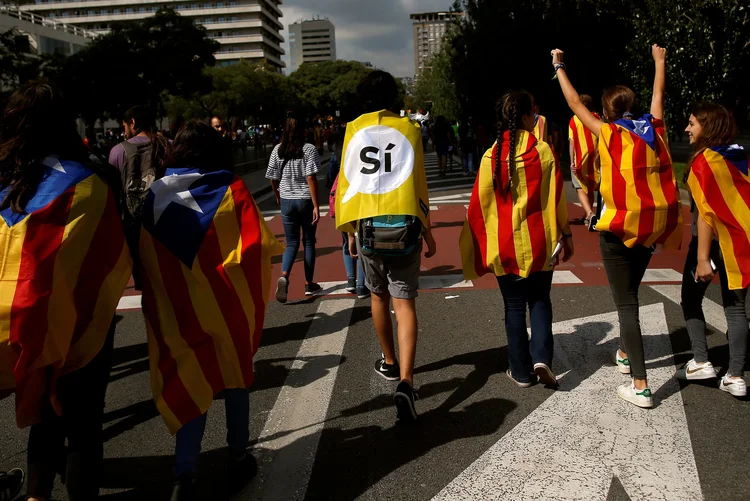 Manifestação: o governo e a Justiça espanhola mobilizaram um amplo dispositivo legal e policial contra a consulta (Jon Nazca/Reuters)