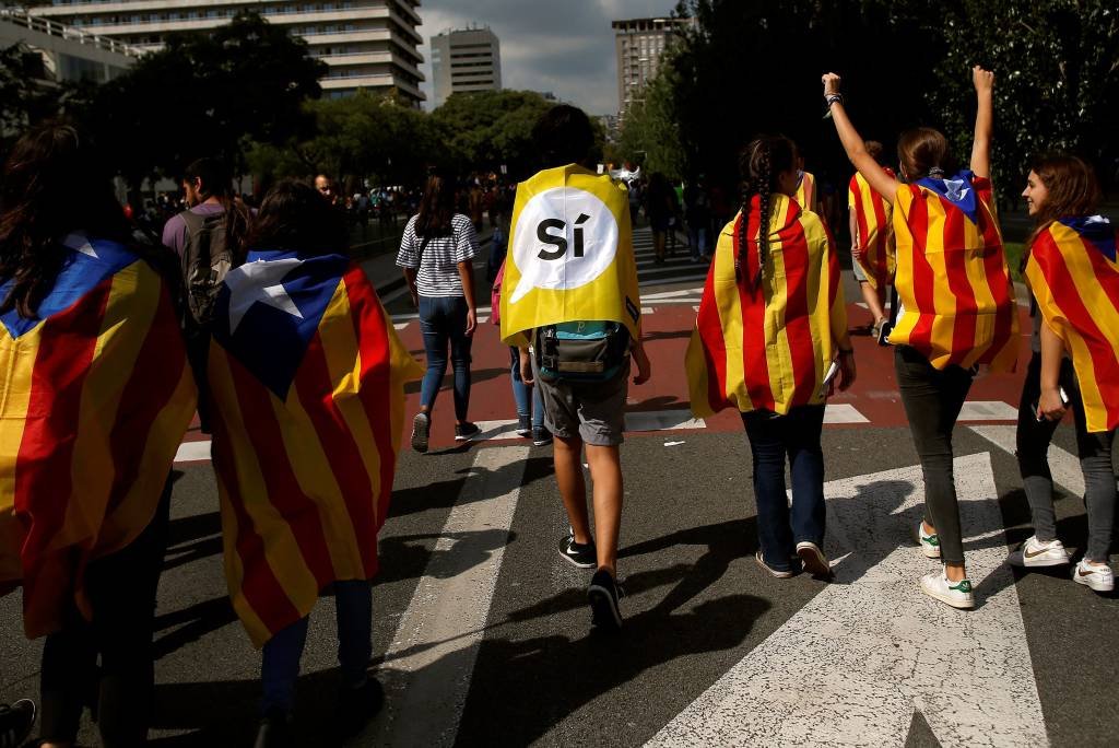 Estudantes vão às ruas da Catalunha para defender referendo