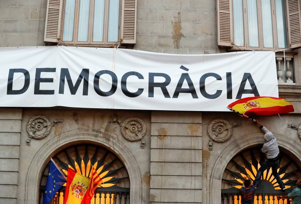 Espanha fecha a maioria das seções para referendo da Catalunha