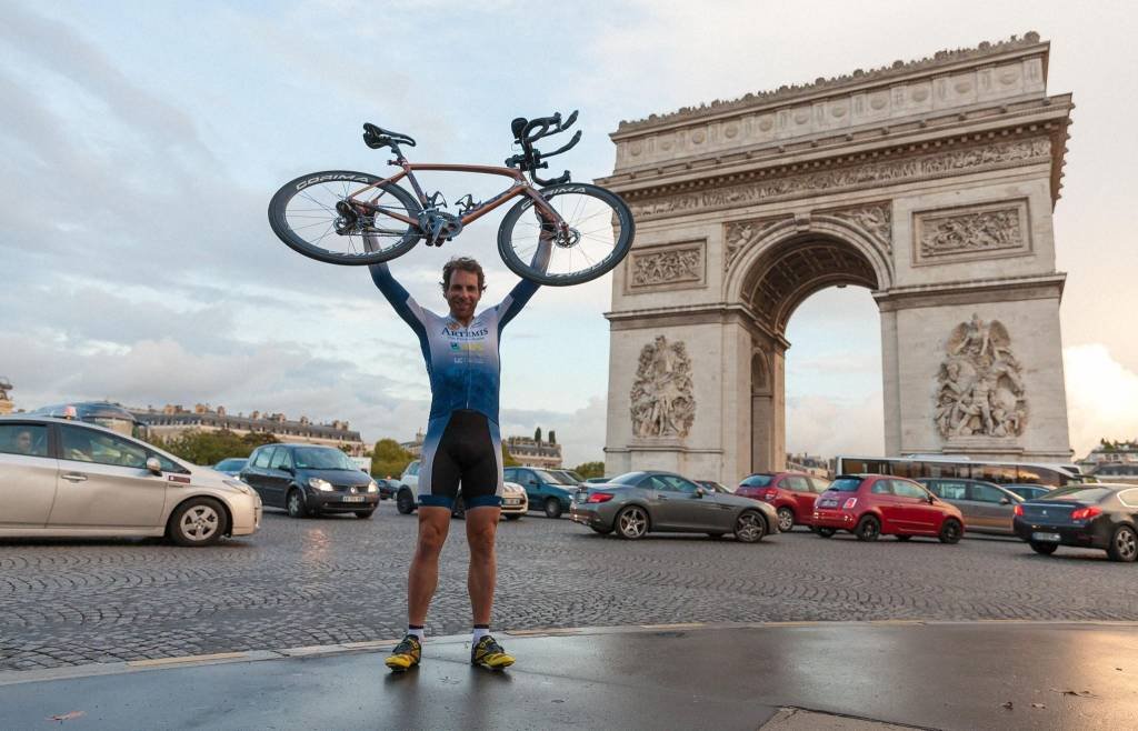 Ciclista britânico dá volta ao mundo em menos de 79 dias