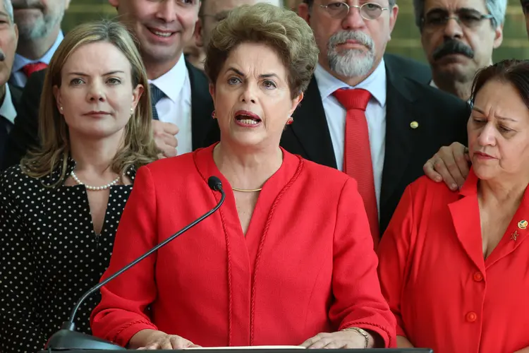 Dilma Rousseff: "Acho que nossa elite tem toda capacidade de dar um golpe sozinha. Mas acho que tivemos ajuda do exterior" (Lula Marques/Bloomberg)