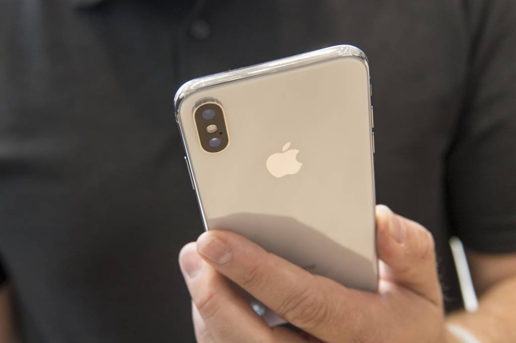 iPhone X: as violações anunciadas nesta semana ocorrem quando a empresa está se esforçando para atender a demanda pelo novo iPhone X (David Paul Morris/Bloomberg)