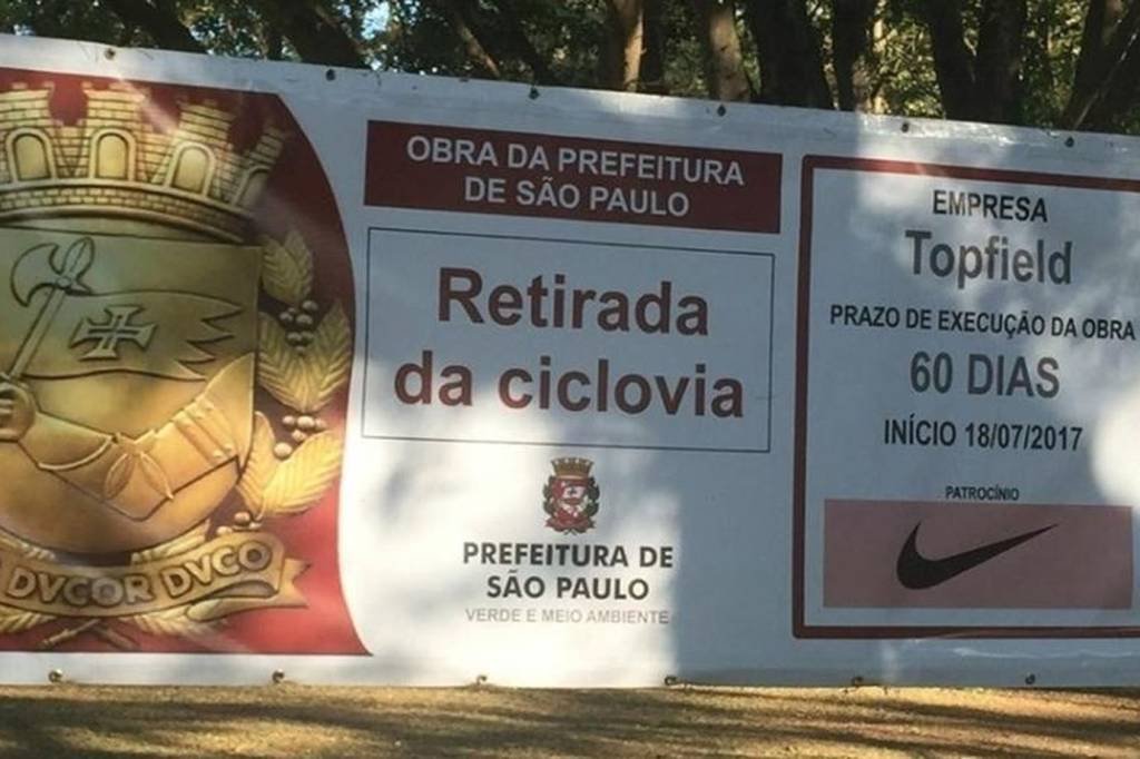 Placa diz que Nike patrocinou retirada de ciclovia no Ibirapuera