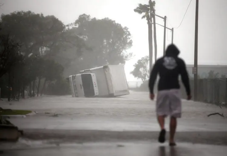 Irma: antes de chegar aos Estados Unidos, o furacão já havia deixado 28 mortos no Caribe