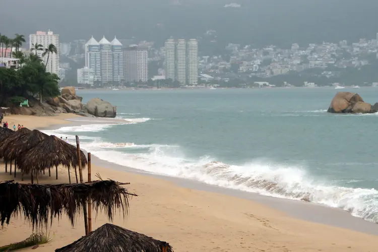 Acapulco: a chegada do Max também provocará ondas de 3 a 5 metros de altura no litoral do estado (Troy Merida/Reuters)