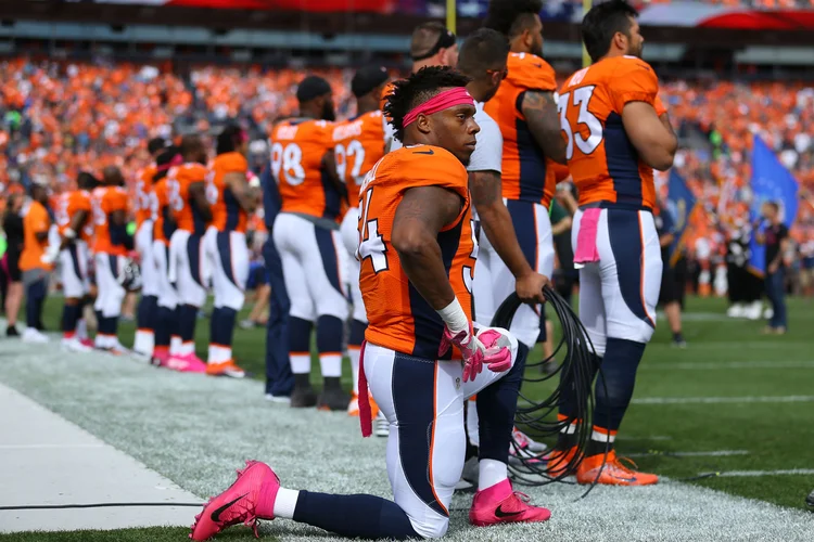 Protesto durante o hino: um porta-voz da NFL não respondeu a pedidos de comentário (Justin Edmonds/Getty Images)