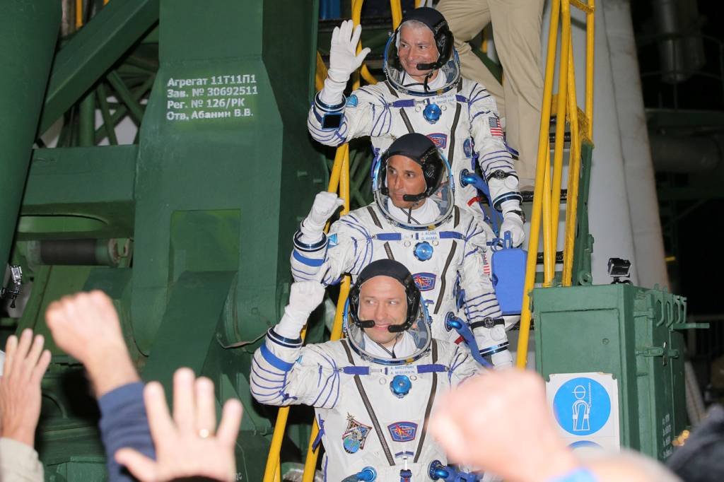 Três astronautas viajam à ISS nesta terça-feira