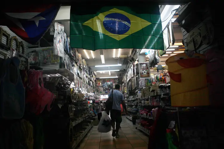 Loja no mercado do Saara, no Rio de Janeiro (Mario Tama/Getty Images)