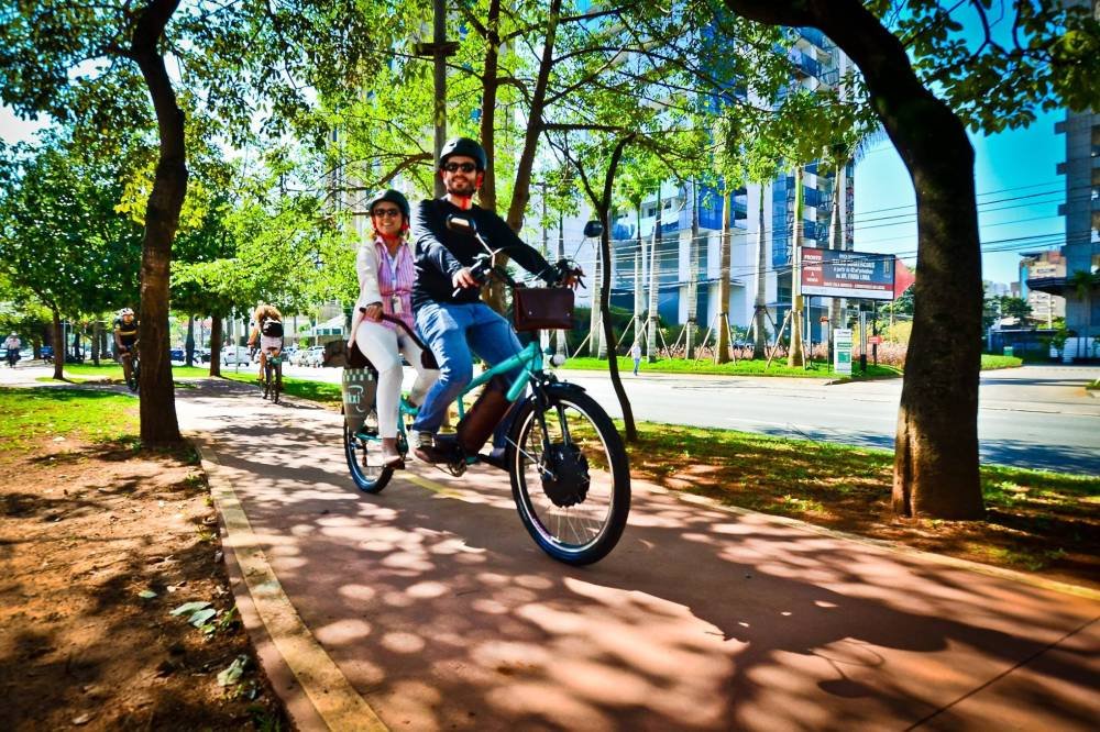 Uber das bikes elétricas ajuda a fugir do trânsito de SP