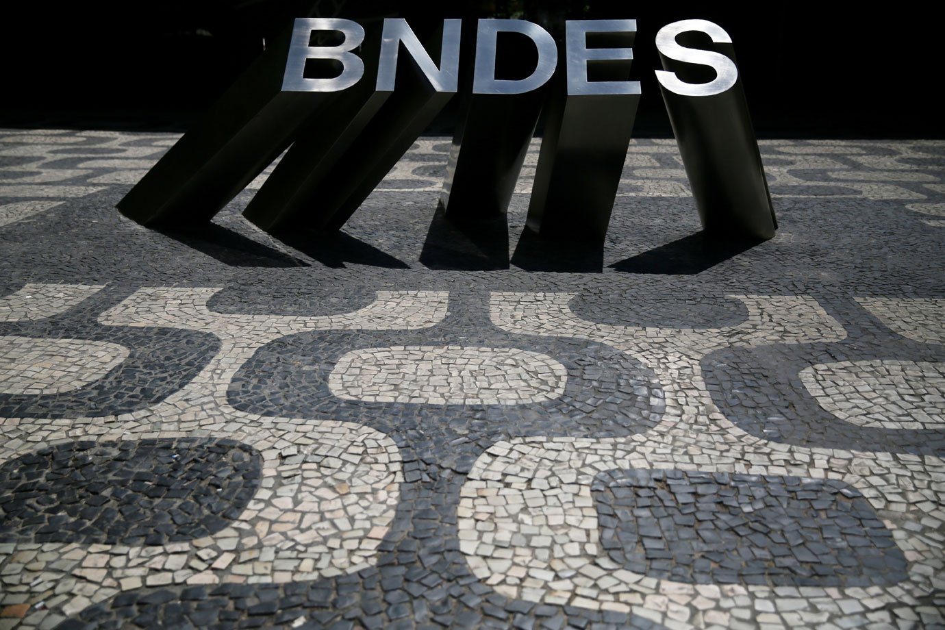 Paulo Guedes quer R$100 bilhões do BNDES já em 2019