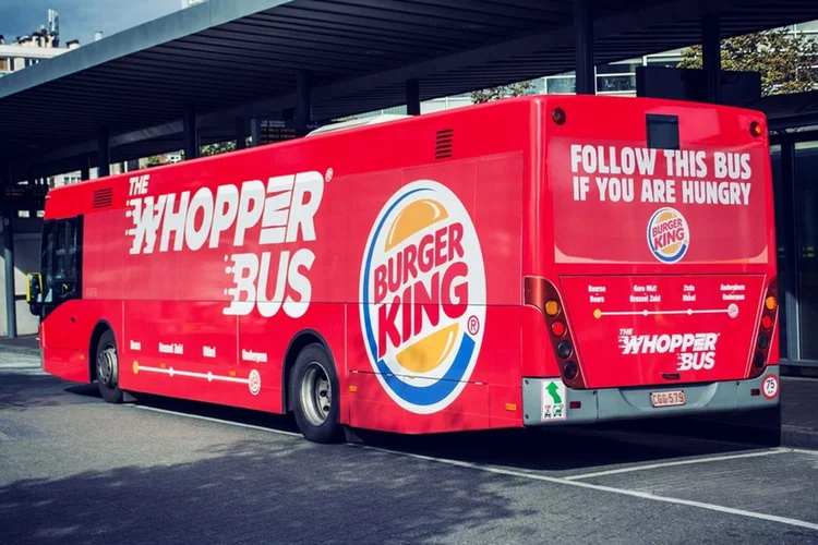 The Whopper Bus: "Eles tinham dúvidas sobre o restaurante estar isolado" (Burger King/AdNews/Reprodução)