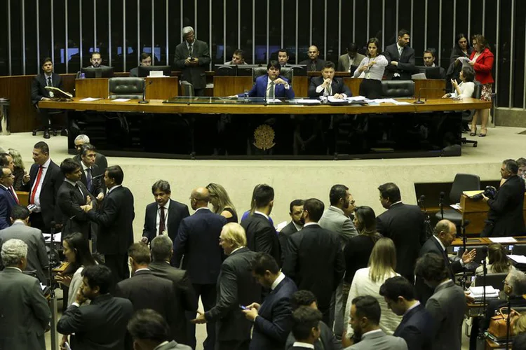 Câmara: a expectativa é que os deputados consigam votar hoje pelo menos o texto base (Marcelo Camargo/Agência Brasil)