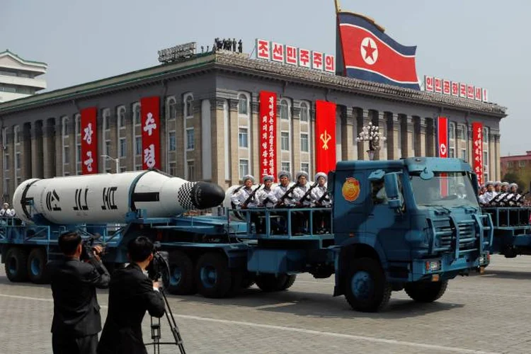Desfile militar da Coreia do Norte: programa nuclear se tornou uma das principais estratégias de defesa do país na esfera internacional (KCNA/Reuters)