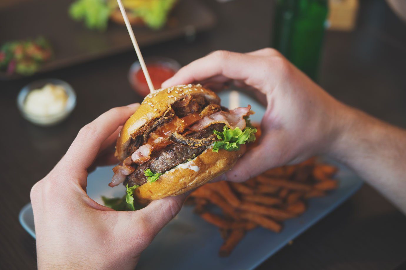 Dar uma "paradinha" na dieta faz com que você emagreça mais