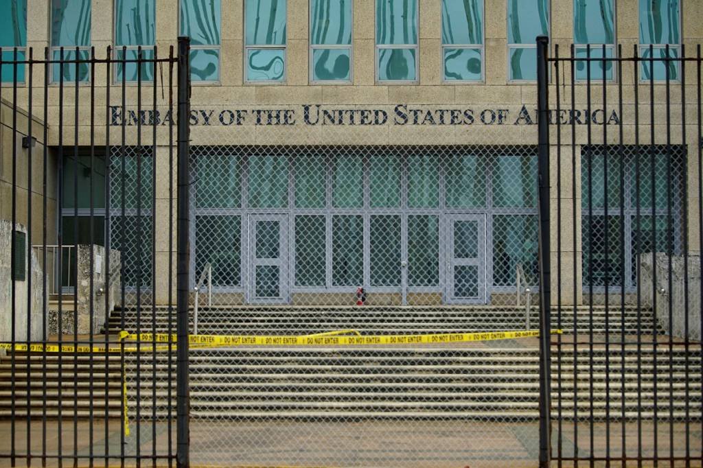 EUA decidem retirar diplomatas de Cuba após ataques misteriosos