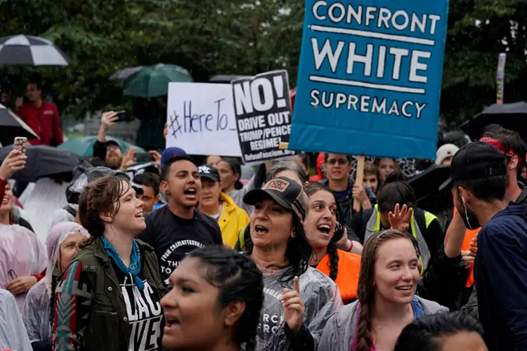 Protesto: a moção reconhece a situação e presta condolências pela morte Heather Heyer (Yuri Gripas/Reuters)