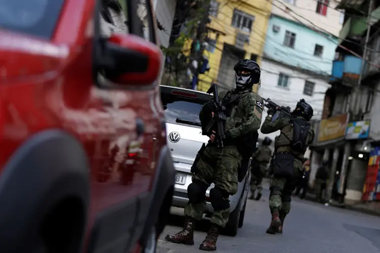 Exército brasileiro na favela da Rocinha (Bruno Kelly/Reuters)